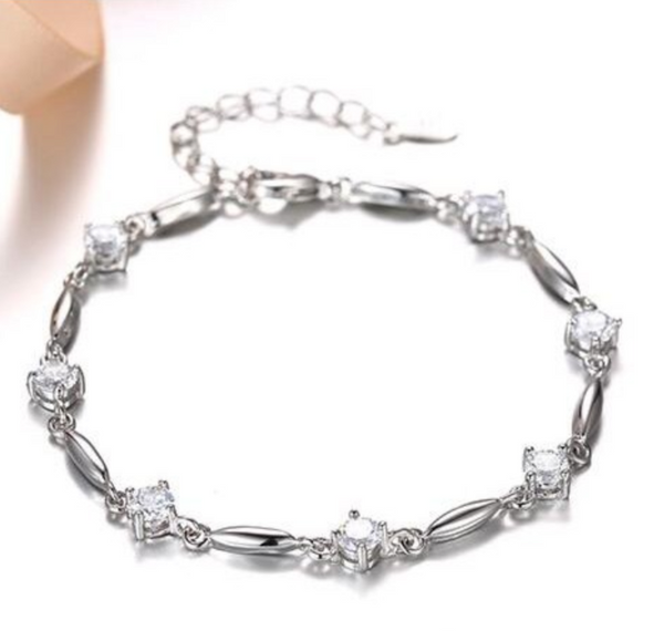 [Buy 1 Bracelets @ RM45] [Comes With Bracelet Box] Stylish Minimalist Designed Women Bracelets